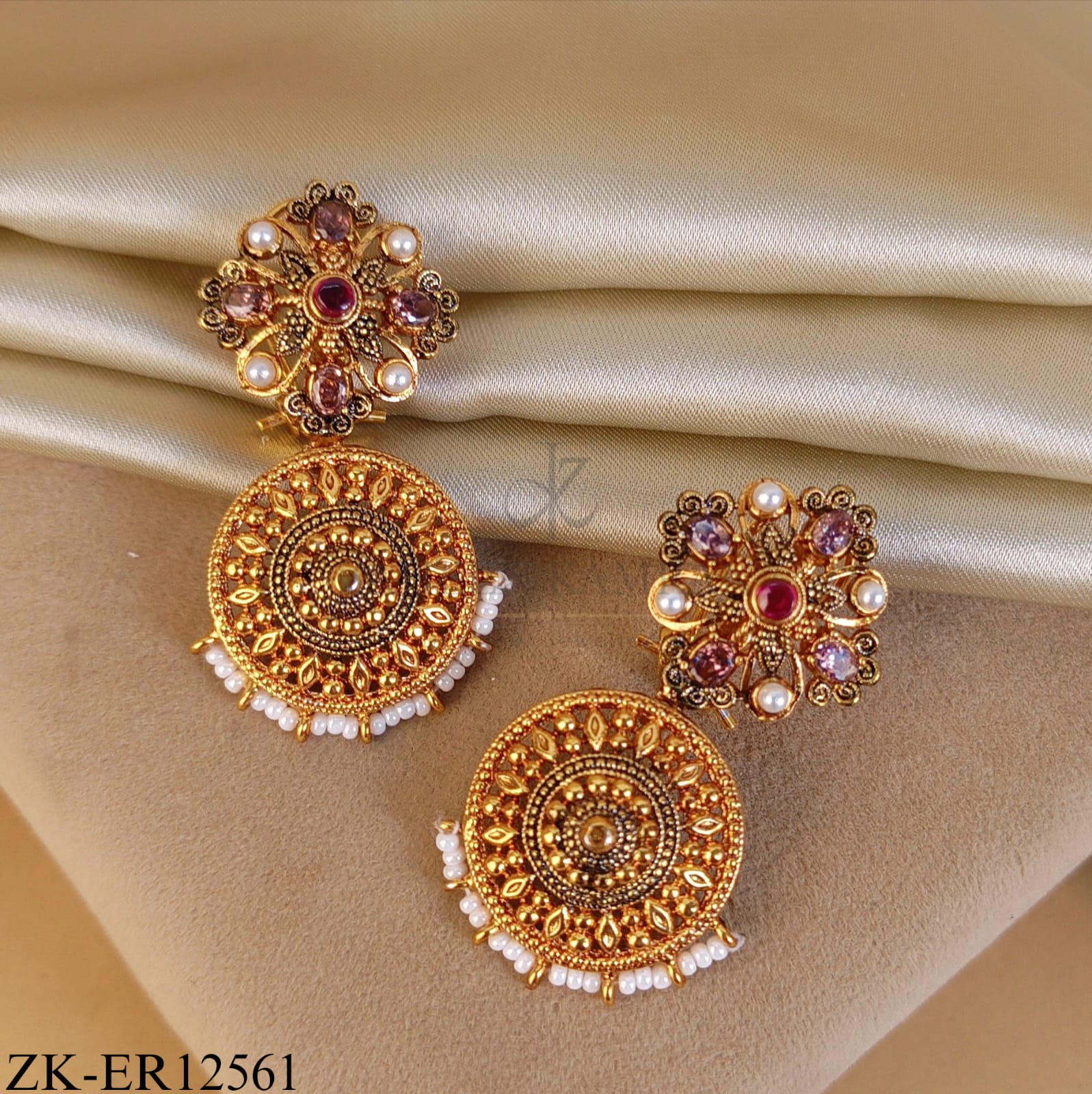 ANTIQUE FLORAL TOP ROUND EARRINGS