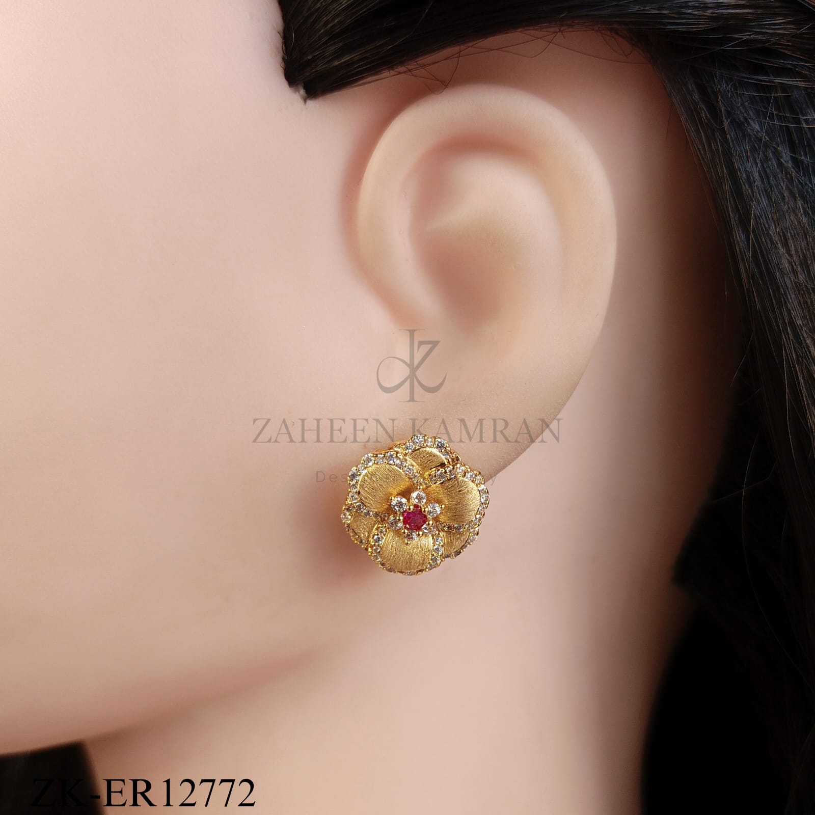 GOLD FLORAL EARRINGS WITH ZIRCONS ON PETALS EDGES