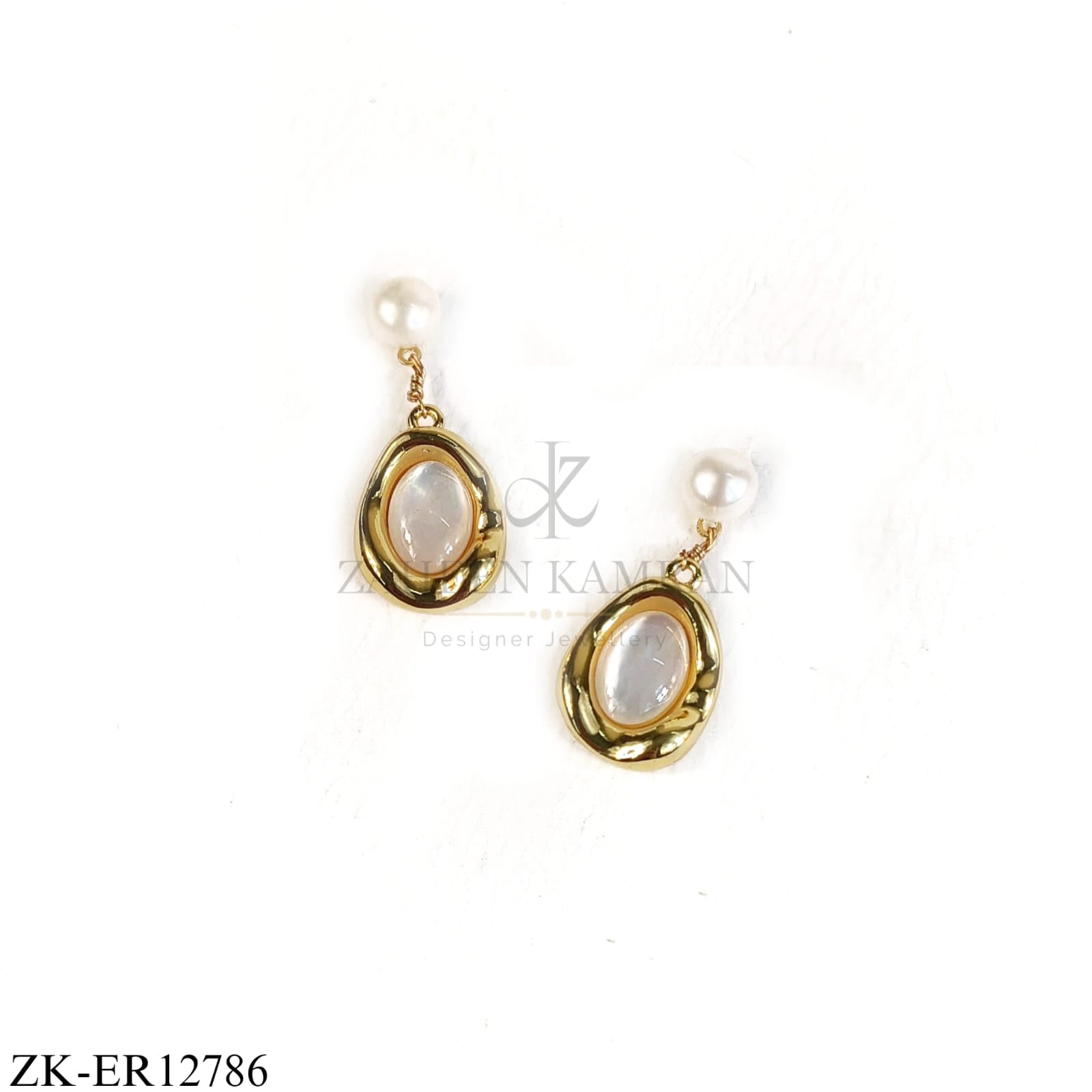 GOLD TONE TOP PEARL EARRINGS