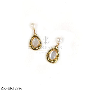 GOLD TONE TOP PEARL EARRINGS