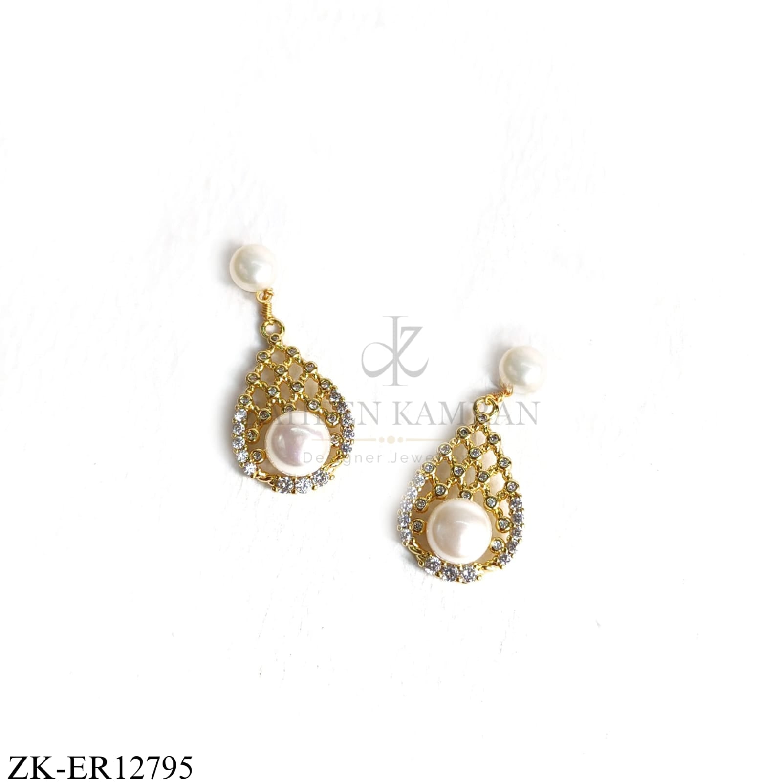 GOLD NET PATTERN EARRINGS WITH PEARLS