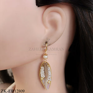GOLD TONE SHELL CENTRE WITH PEARLS EARRINGS