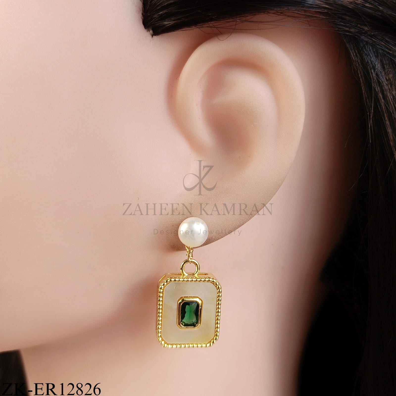 GOLD TONE SHELL EMERALD CENTRE EARRINGS