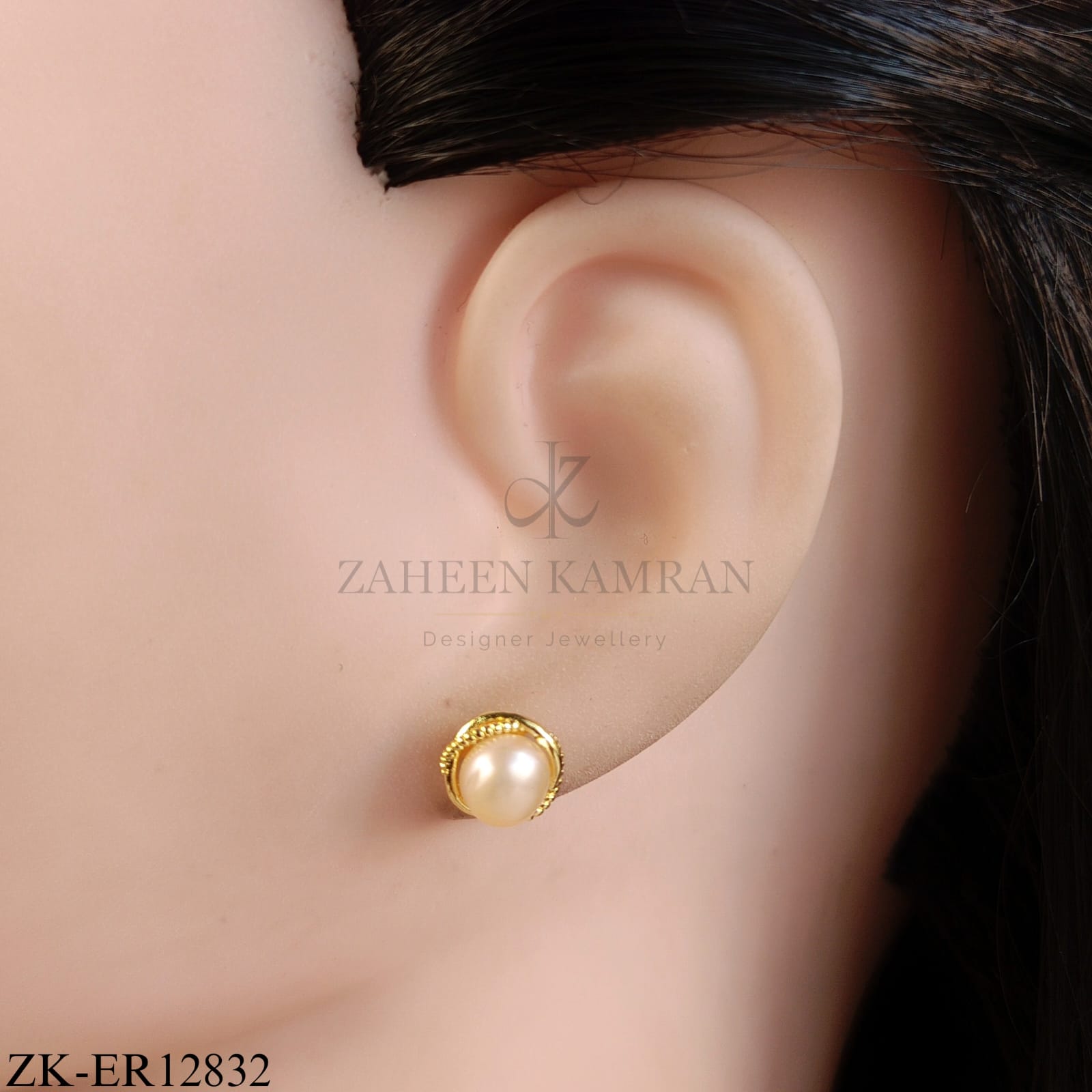GOLD STUD EARRINGS WITH WHITE PEARL CENTRE