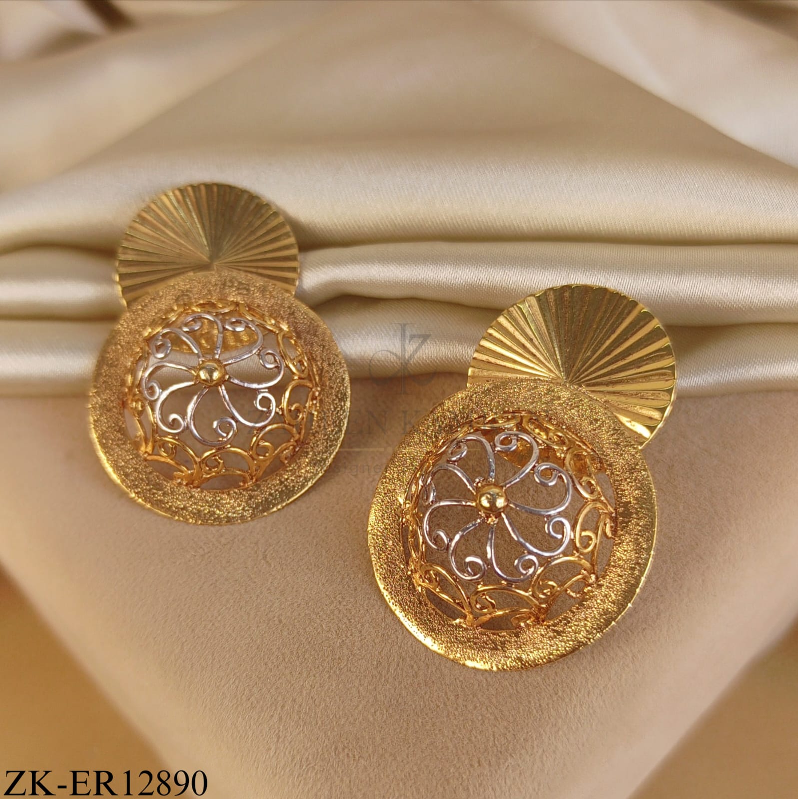 ROUND FLORAL EARRINGS