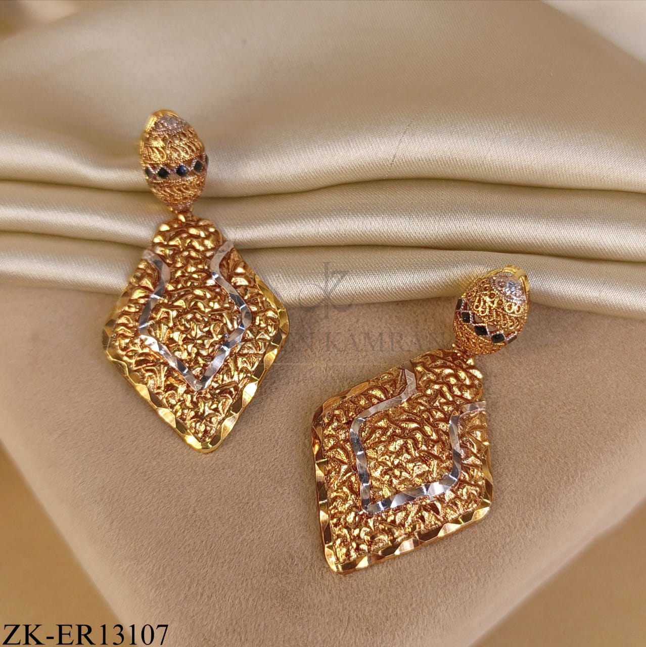 GOLDEN TEXTURED EARRINGS