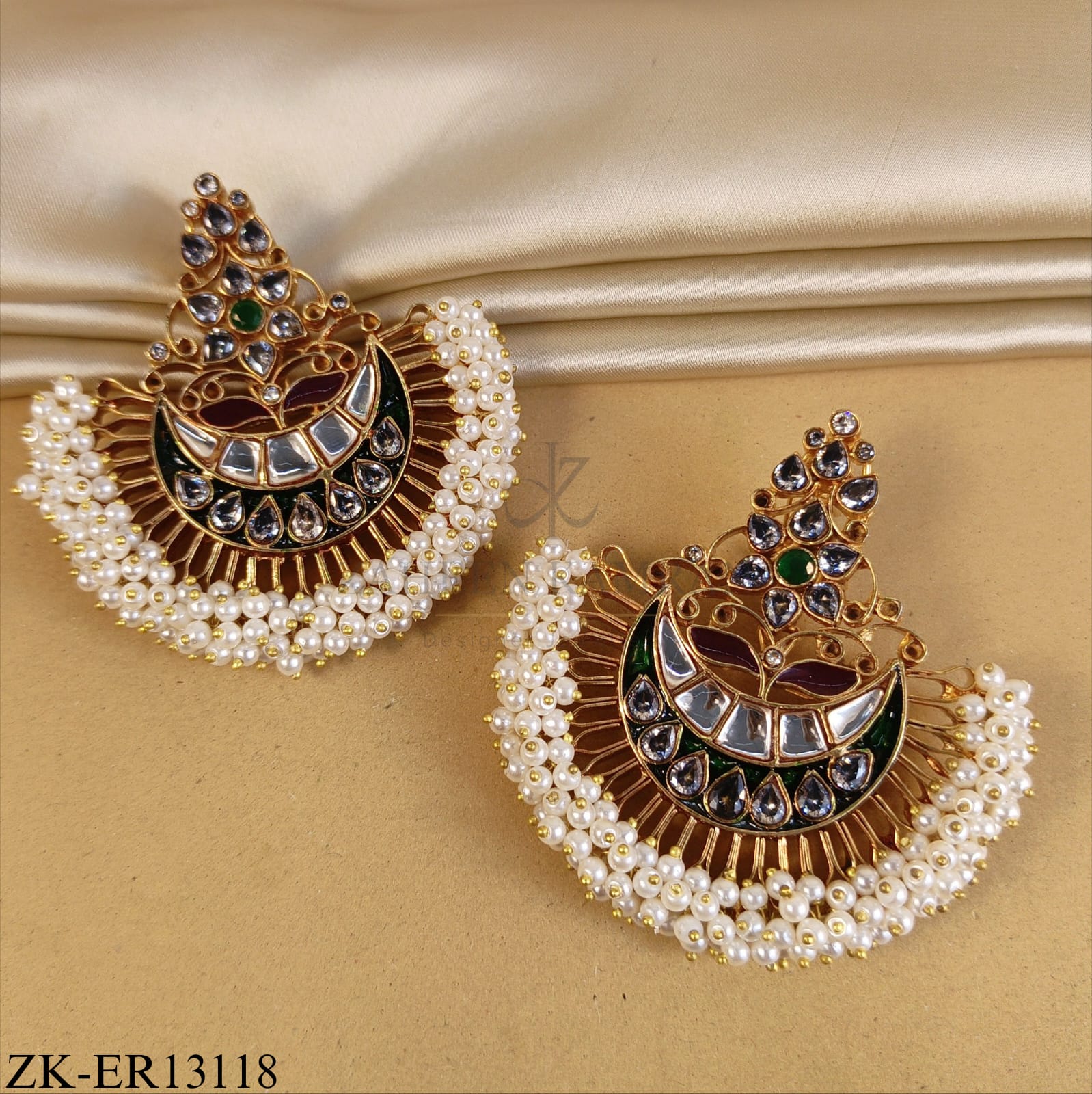 PEARLS CLUSTER EARRINGS