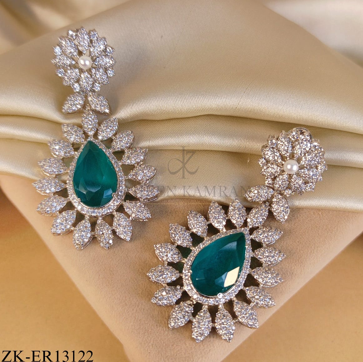 EMERALD FLORAL EARRINGS