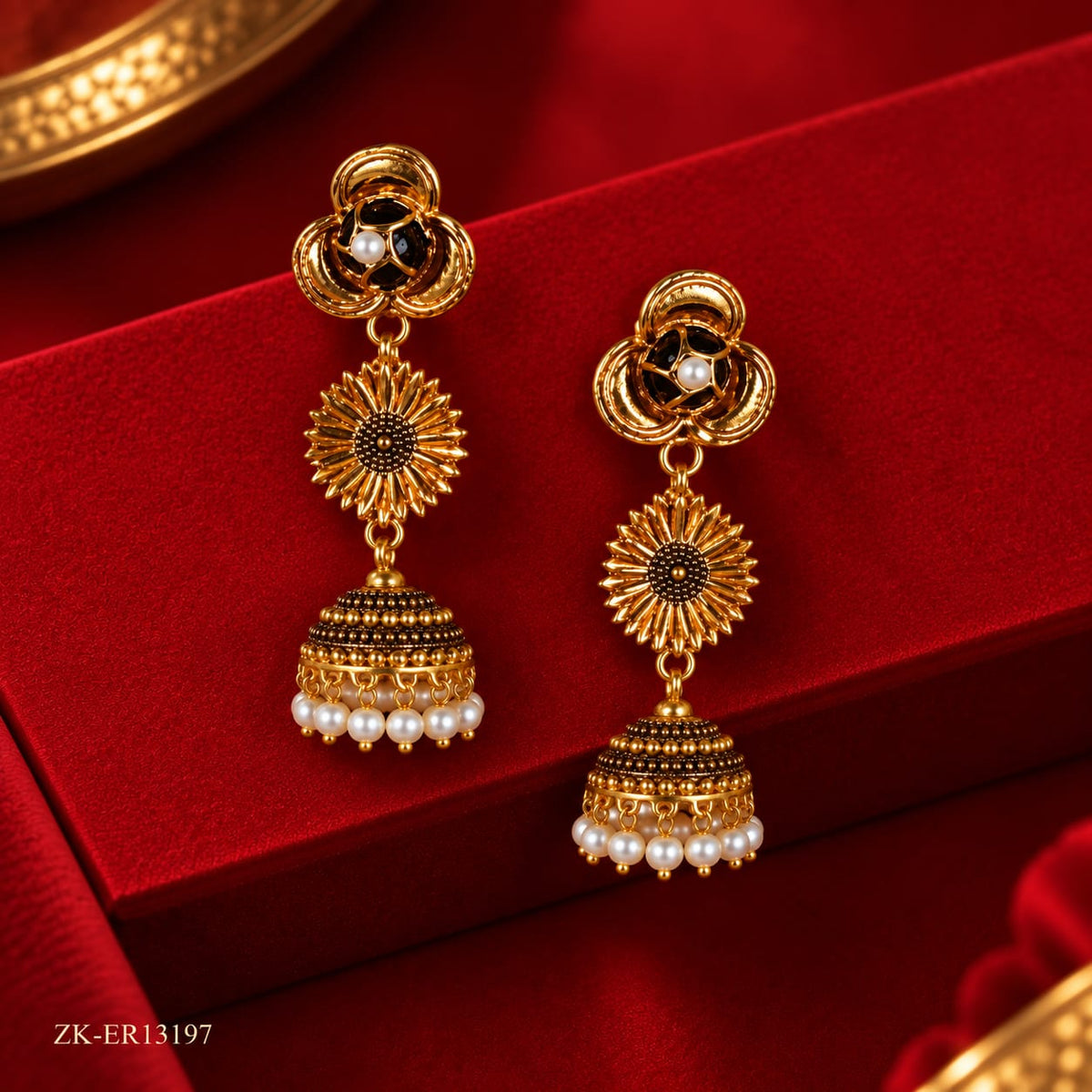 GOLDEN FLORAL EARRINGS