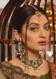Stunning Floral Emerald Necklace Set