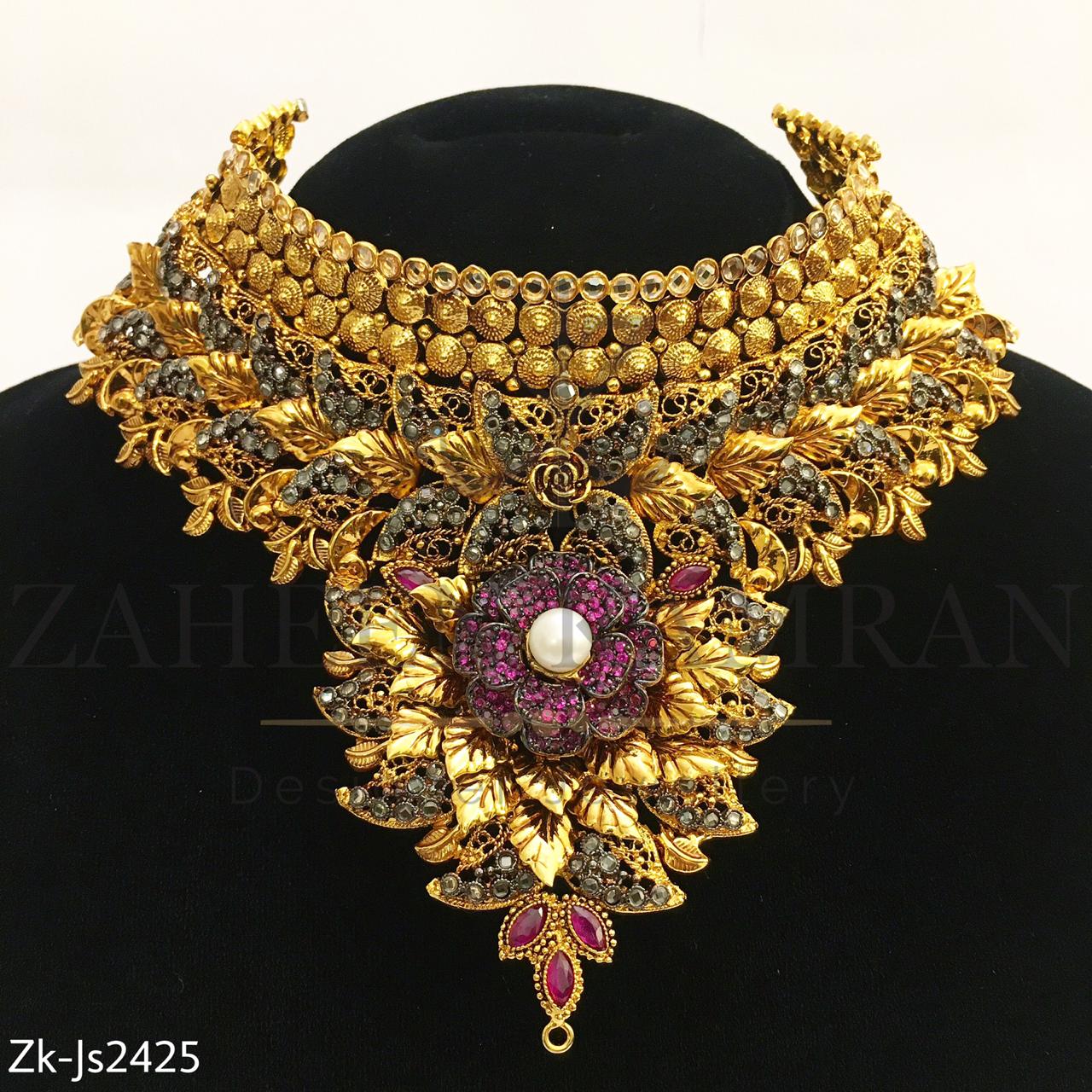 Floral gold ruby set