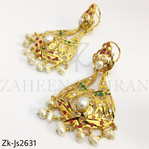 Traditional gold set