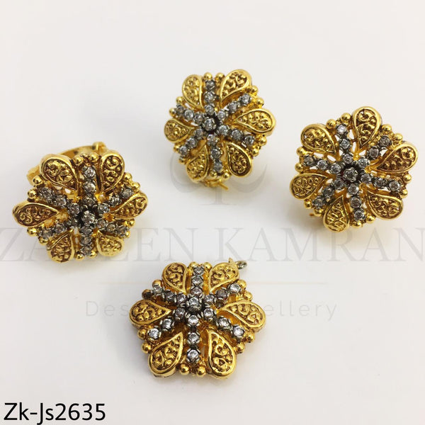 Golden flower pendant set