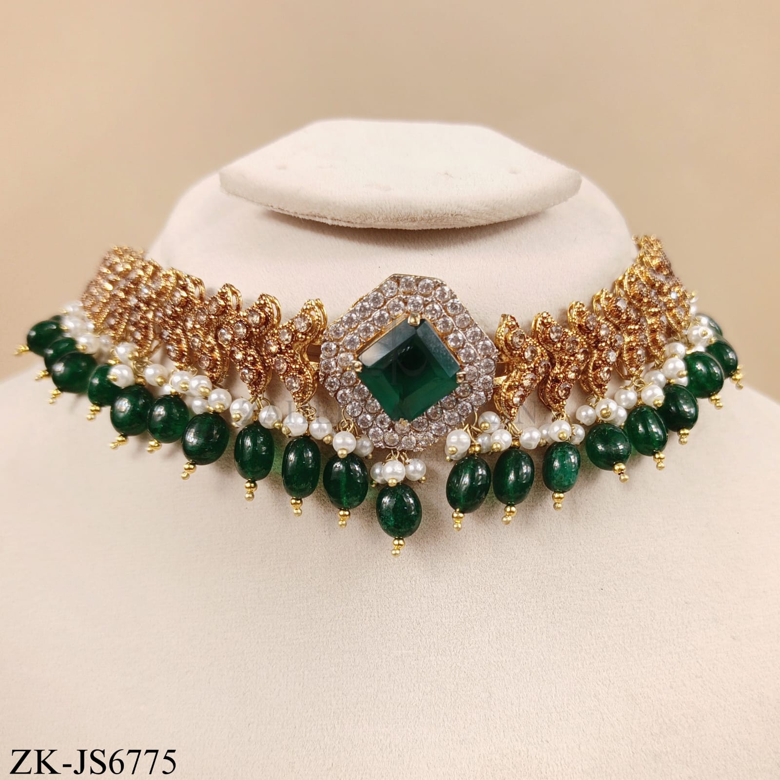 EMERALD CHOKER SET