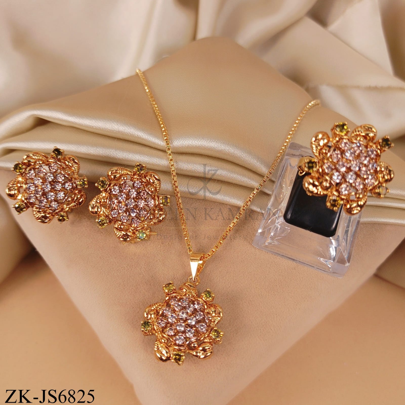 GOLDEN ZIRCONS STUDDED PENDANT SET