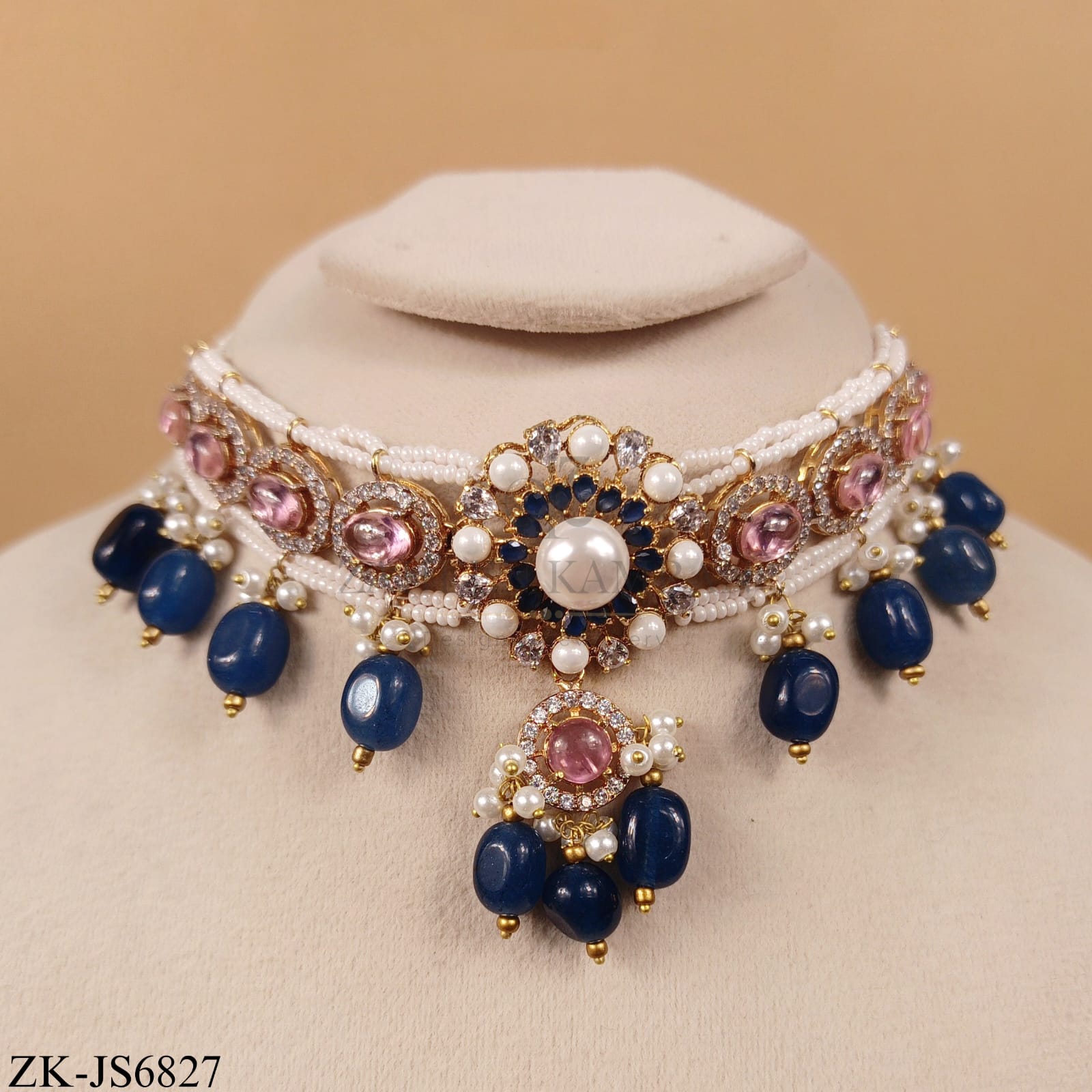 ELEGANT GOLD TONE SAPPHIRE SET WITH PEARL CENTERPIECE