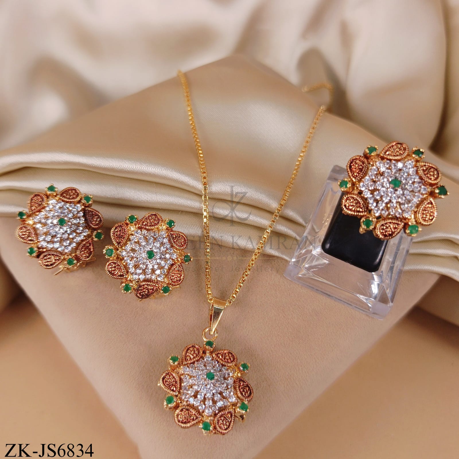 GOLD TONE ZIRCONS STUDDED SET
