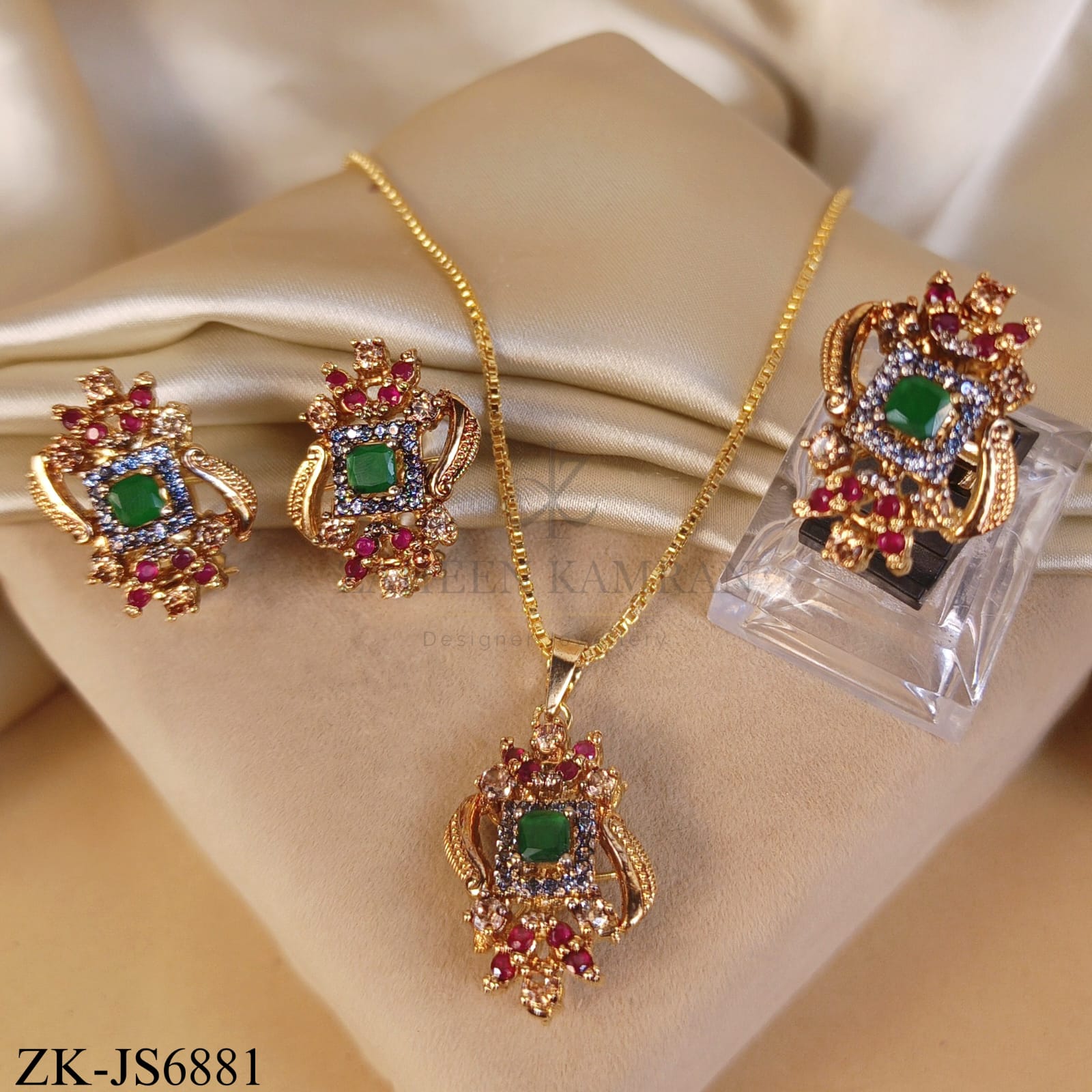 EMERALD REGAL PENDANT SET