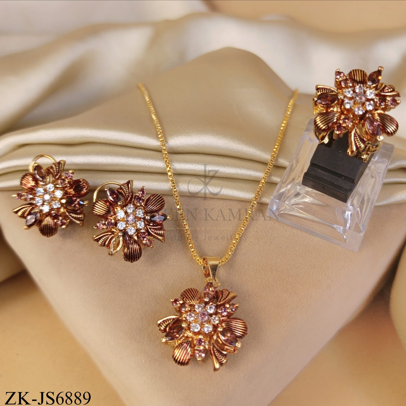 VINTAGE BLOOM PENDANT SET