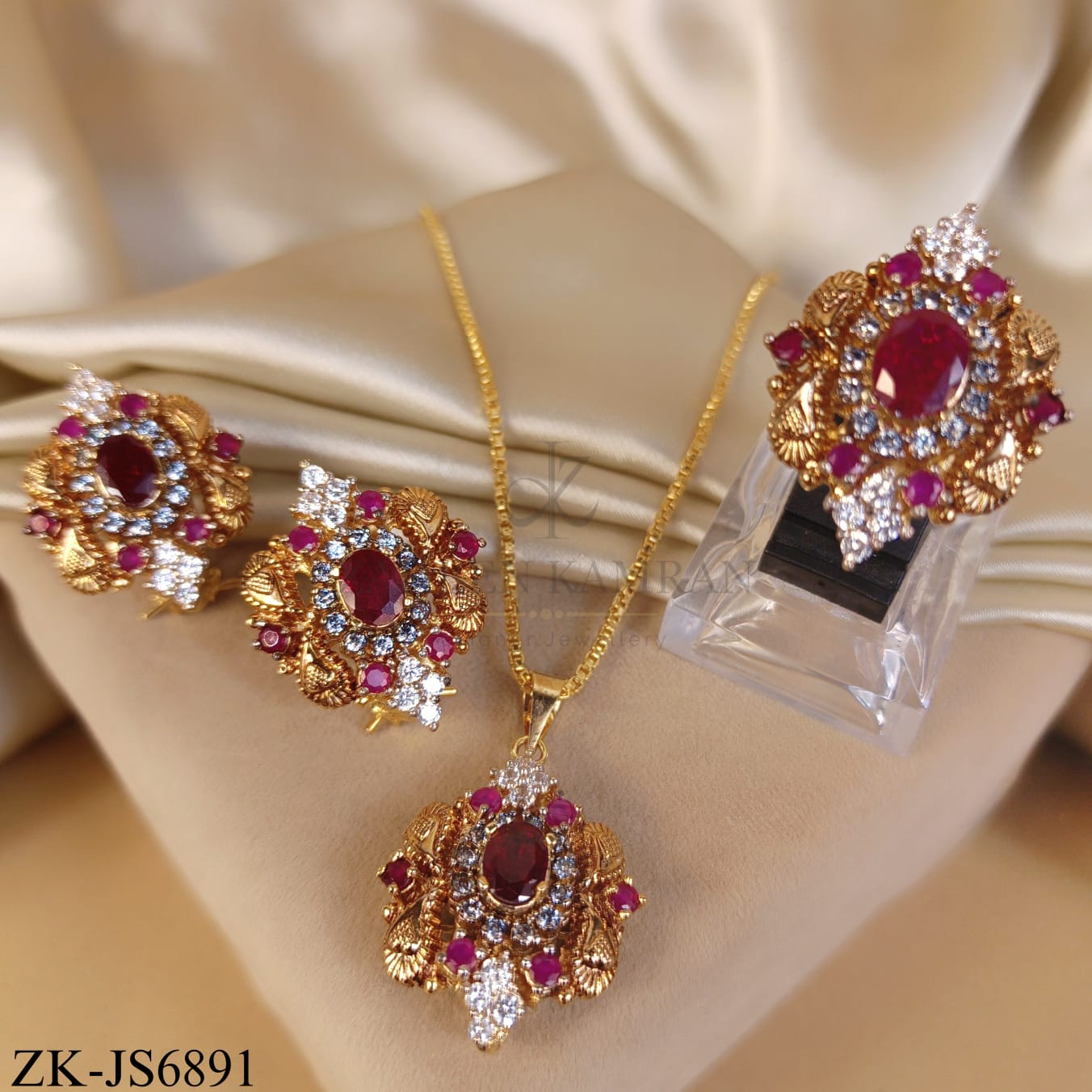 RUBY ORNATE LEAF MOTIF SET