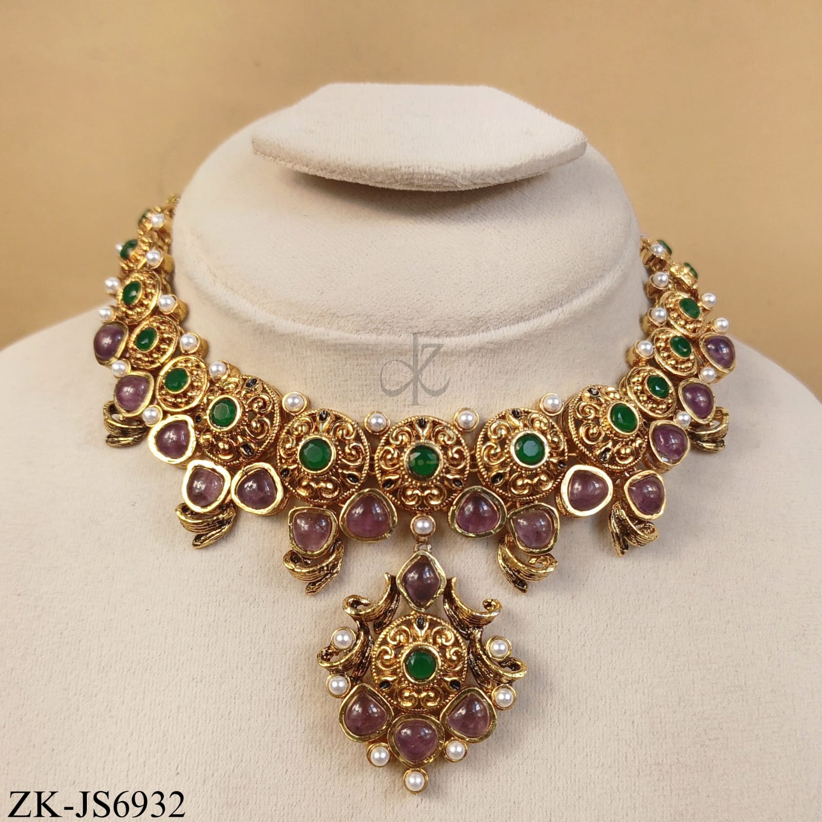 EMERALD CENTER WITH PEARLS PETAL DROPS SET