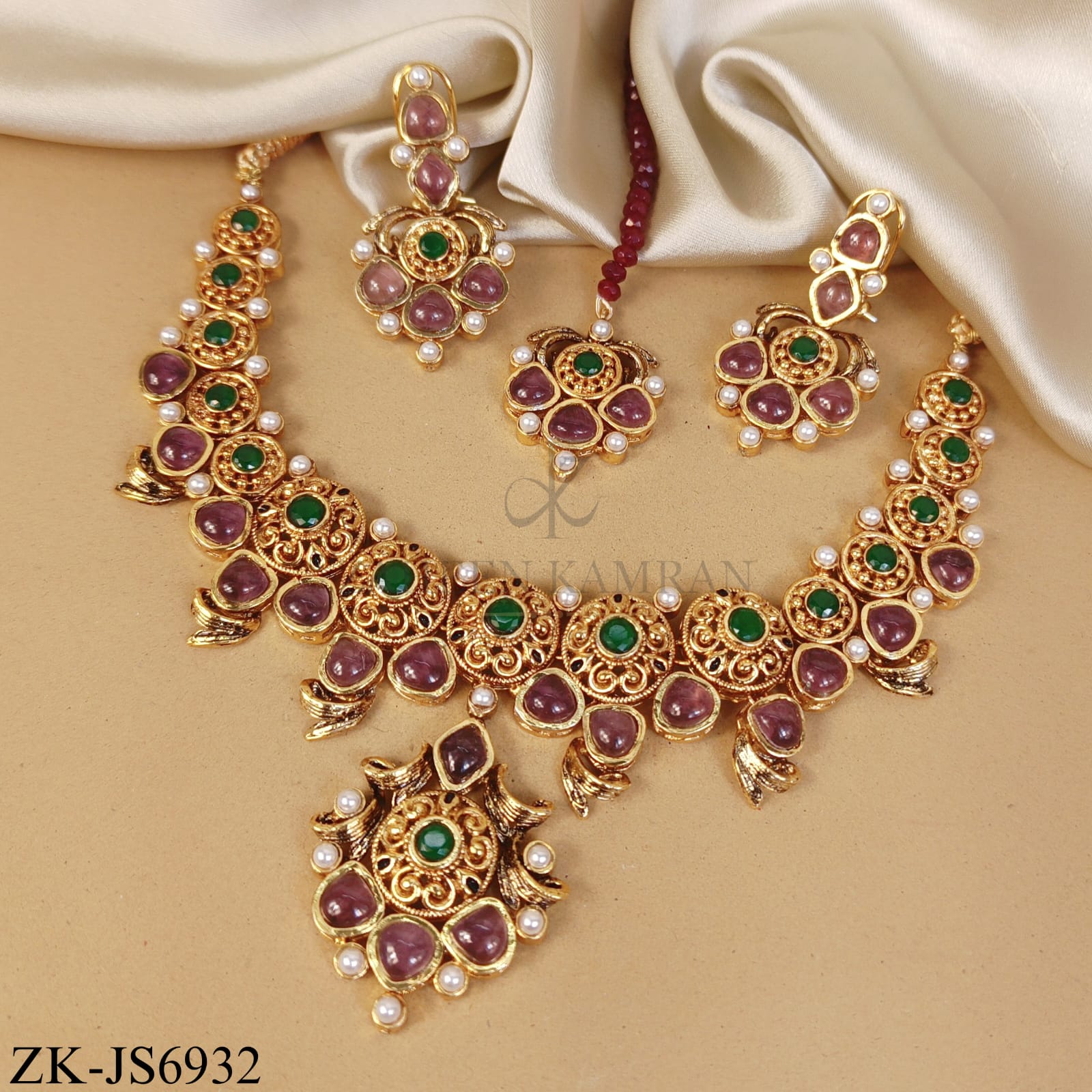 EMERALD CENTER WITH PEARLS PETAL DROPS SET