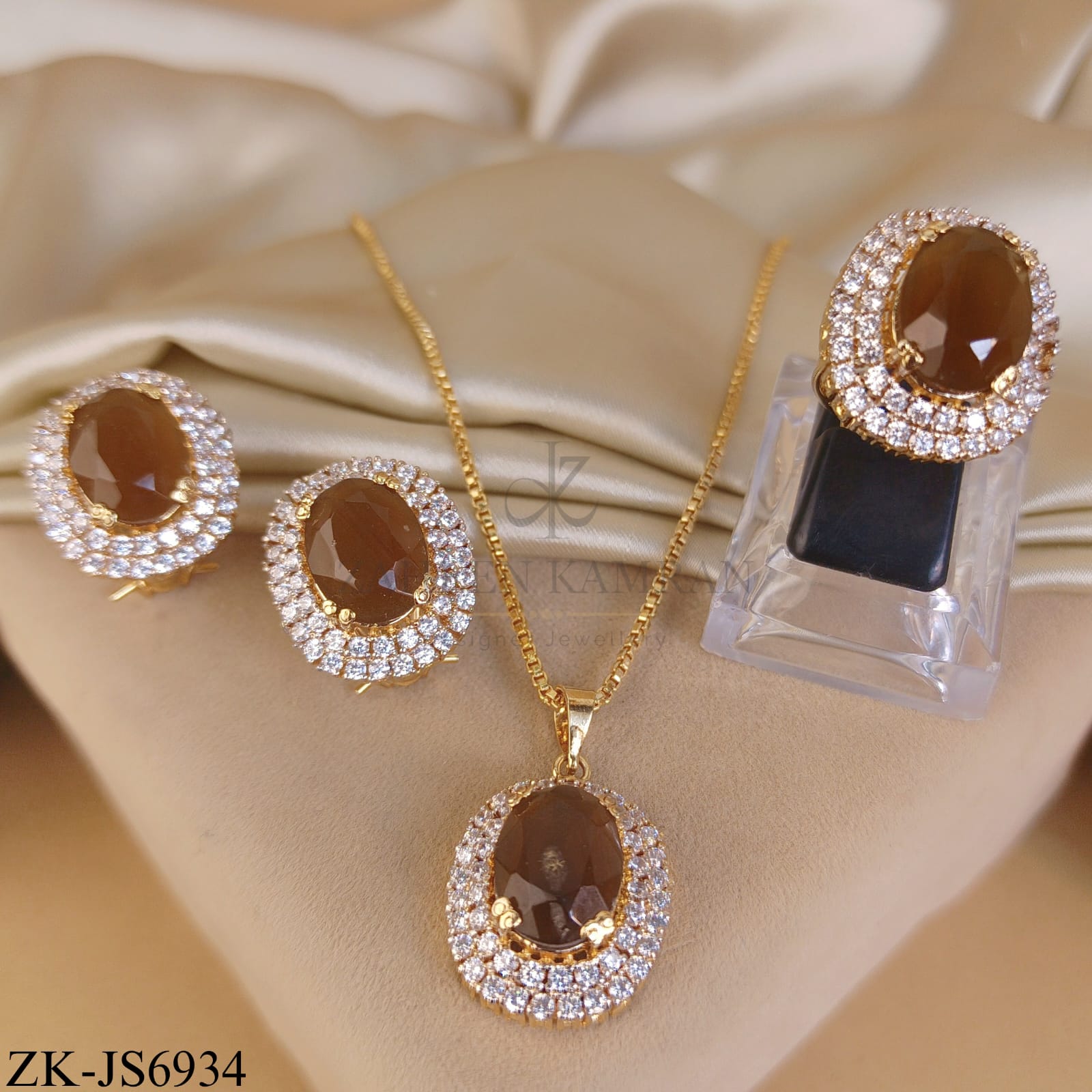 OVAL COFFEE STONE HALO PENDANT SET
