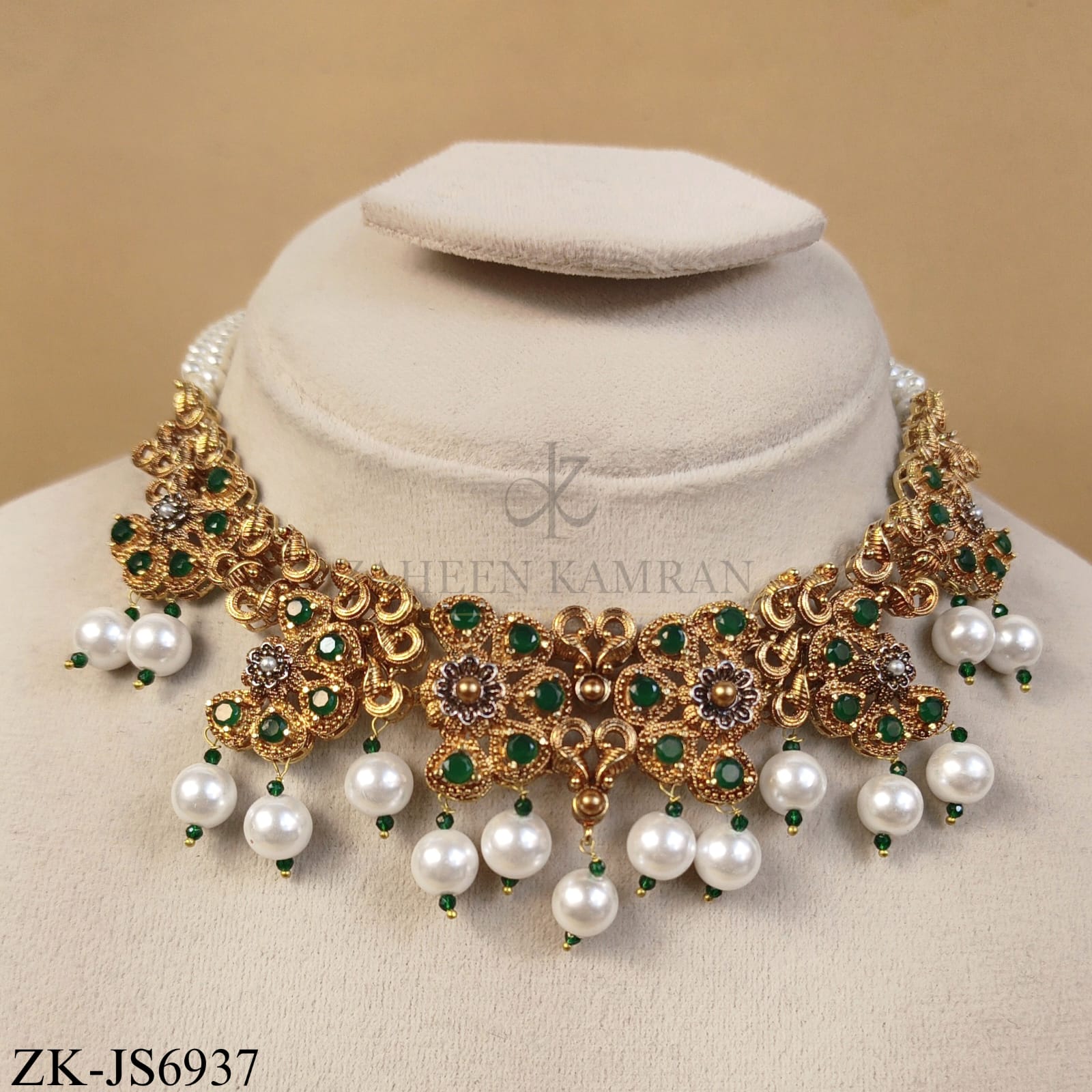 EMERALD INTRICATE FLORENCE WITH PEARLS TASSEL