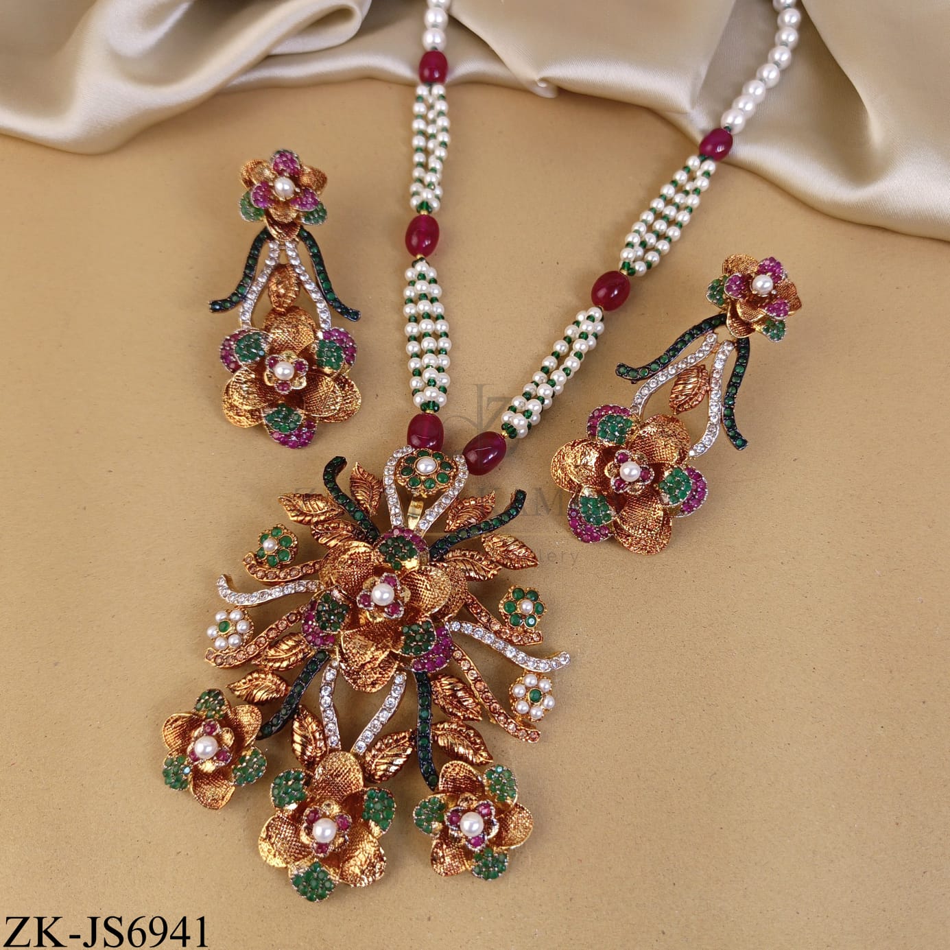 GOLDEN EMERALD FLORAL PATTERN MALA SET
