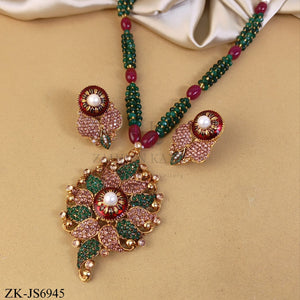 GOLD TONE FLORAL PENDANT MALA SET