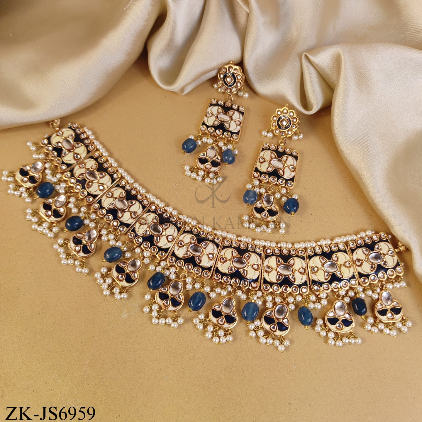 SAPPHIRE ENAMEL KUNDAN PEARLS CLUSTER SET