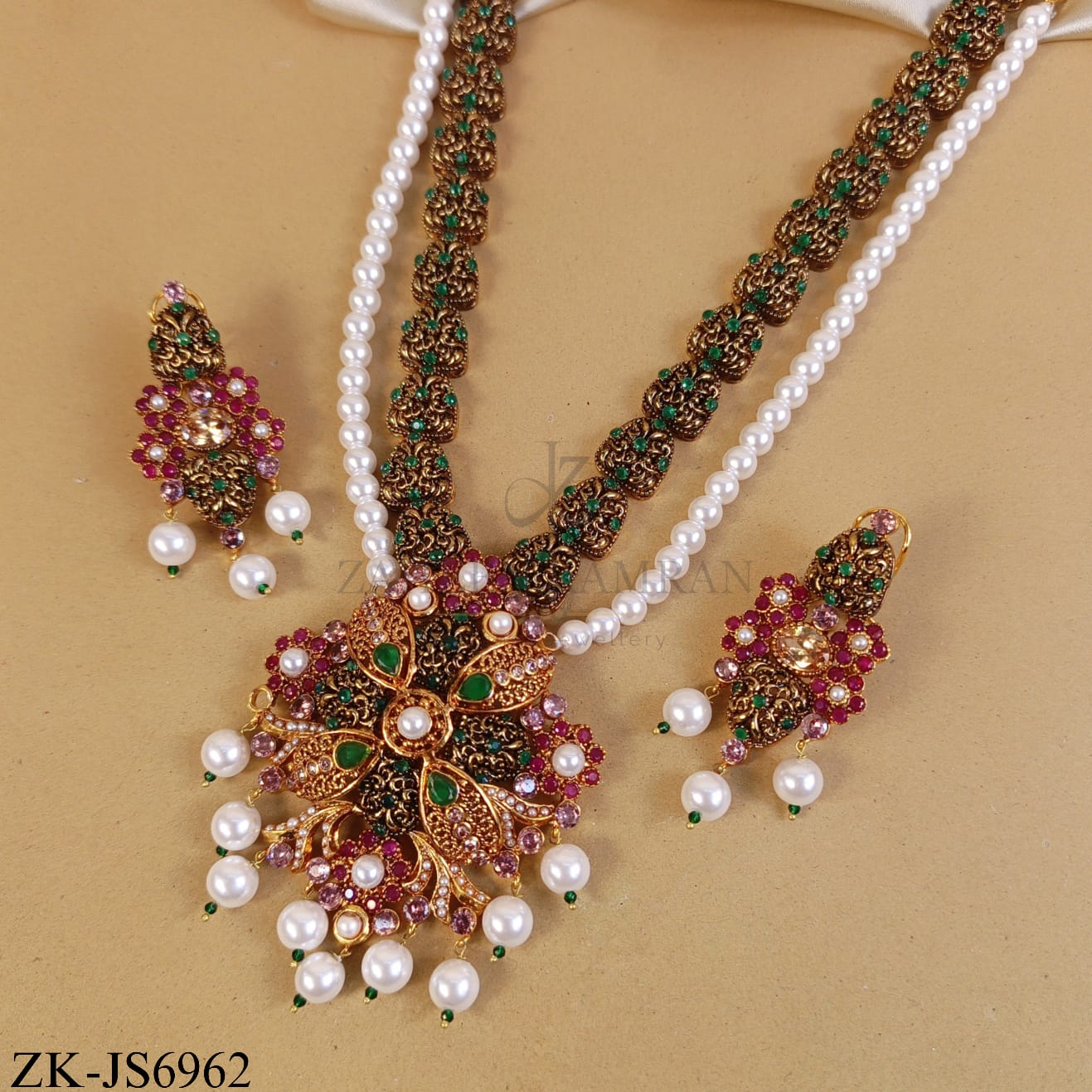 EMERALD RUBY BLOOM PENDANT WITH PEARL STRAND SET