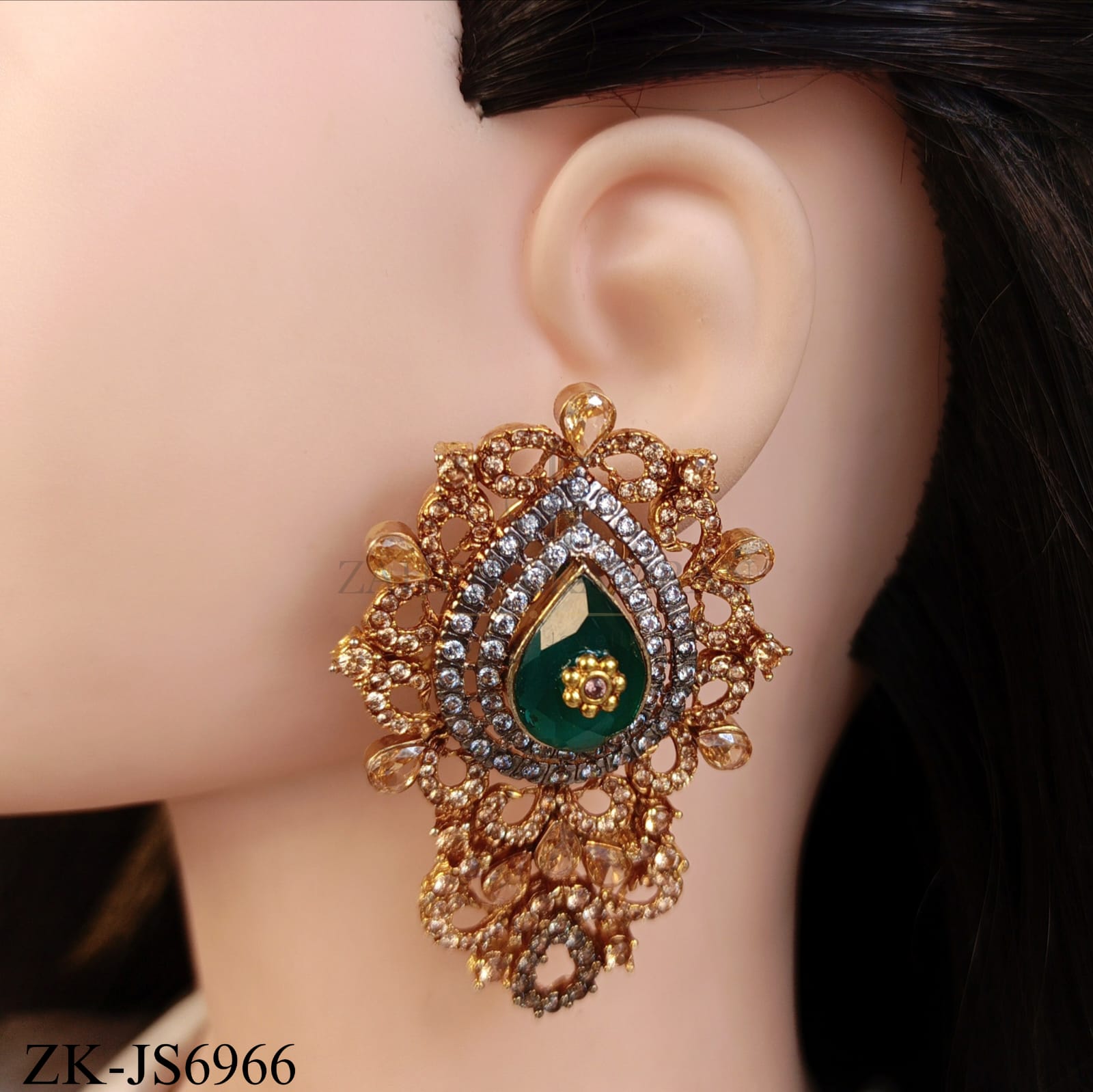 ANTIQUE EMERALD CENTRE CHAMPAGNE SET