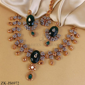 ELEGANT EMERALD CENTRE LEAFLET SET WITH FLORA MOTIF