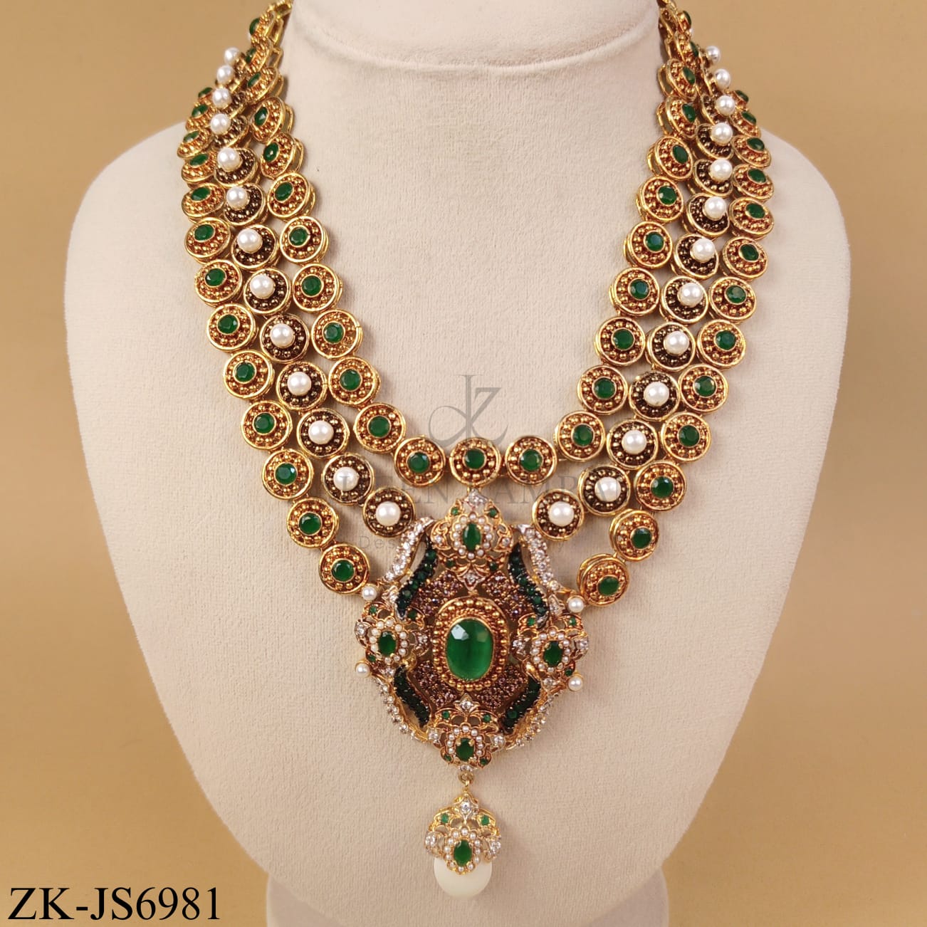 LUXURY GOLDEN TRIPLE STRAND EMERALD MALA SET