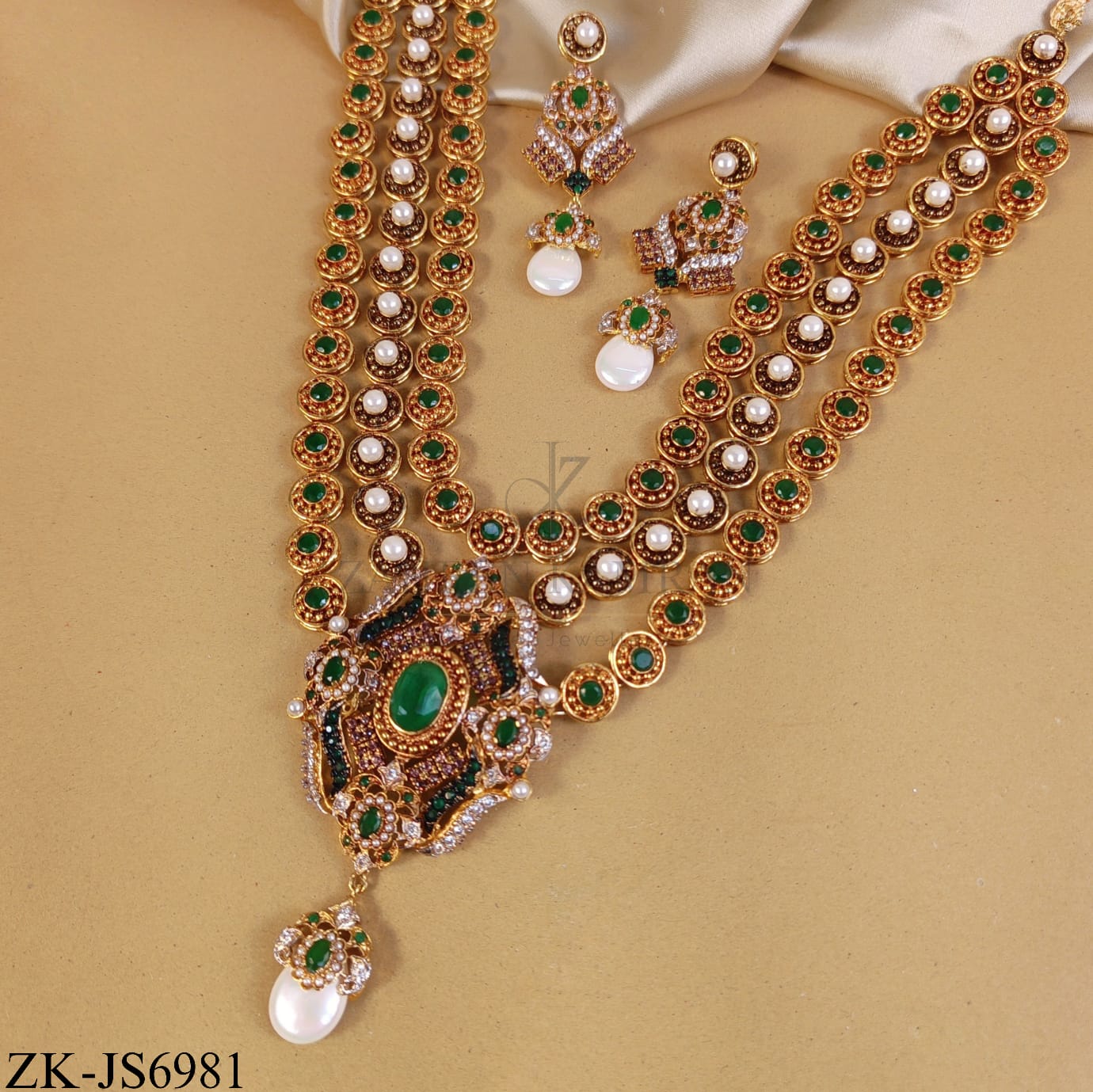 LUXURY GOLDEN TRIPLE STRAND EMERALD MALA SET