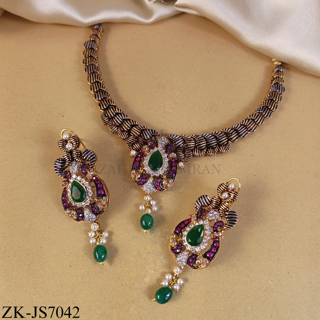 ANTIQUE TEXTURED EMERALD PINK ZIRCONIA SET