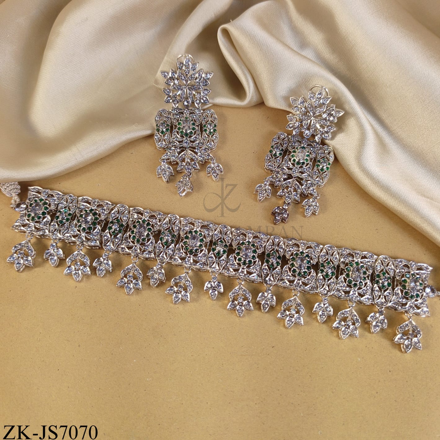 SILVER EMERALD SET
