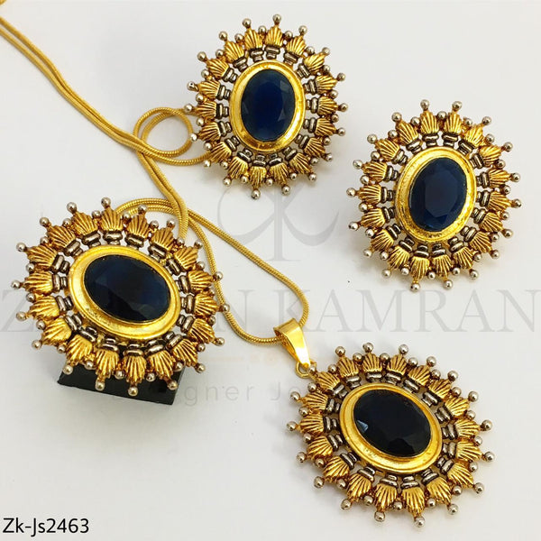 Sapphire gold pendant set