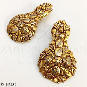 Gold antique set