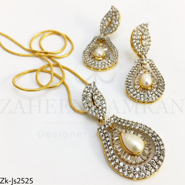 Zirconian stylish pendant set