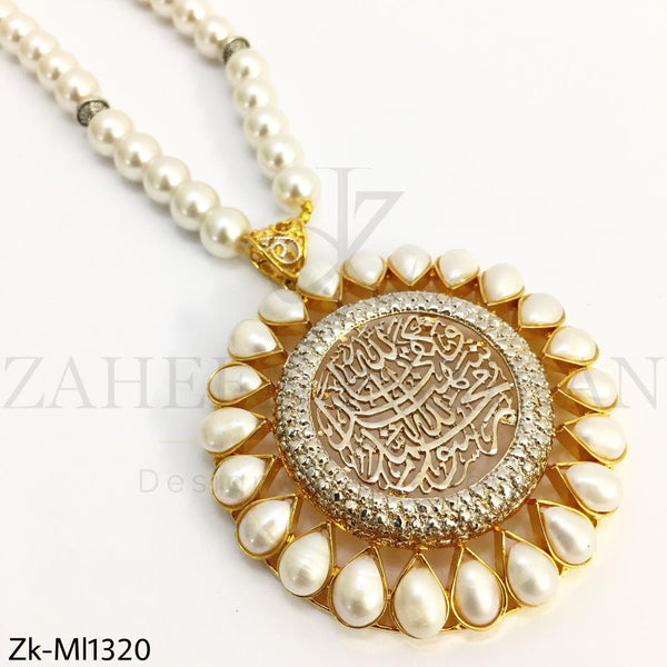 Calligraphy Zirconian pendant