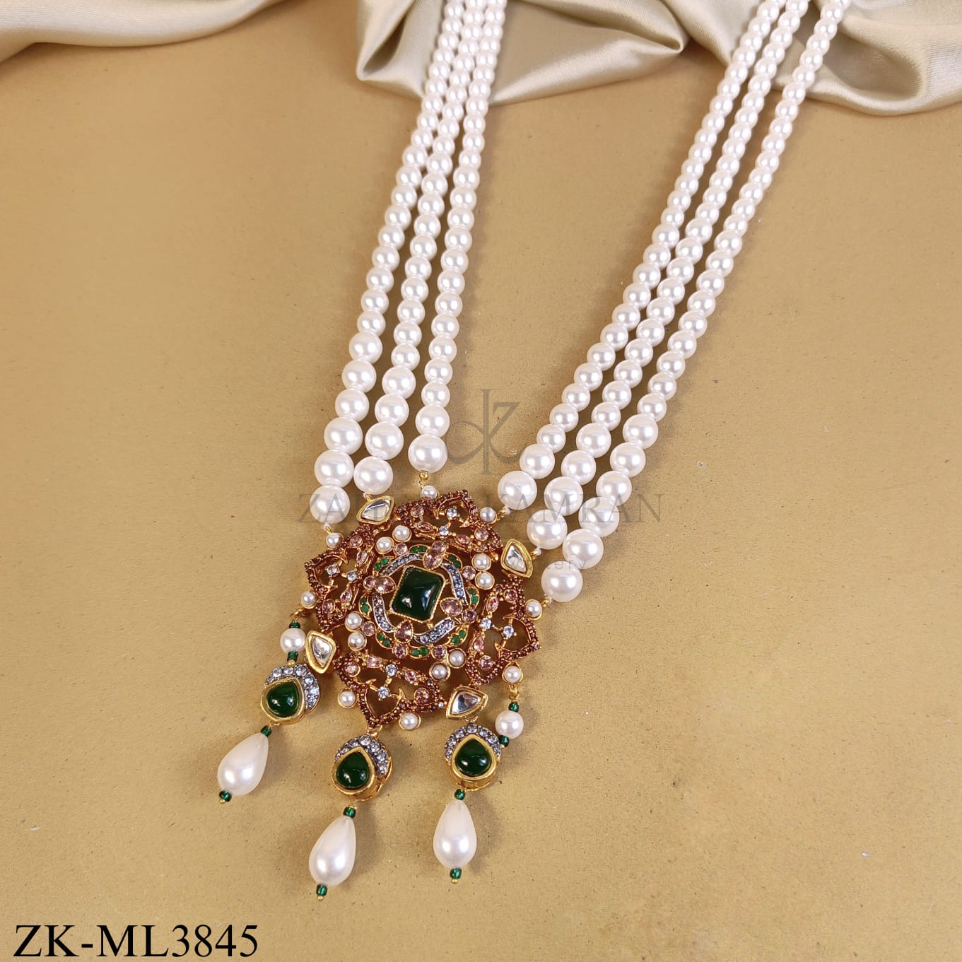 ANTIQUE EMERALD MALA WITH MULTIPLE PEARLS STRAND