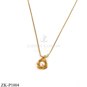 Gold shell-shaped pendant with pearl centre - Zaheen Kamran