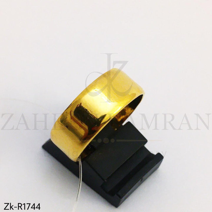 Broad gold band