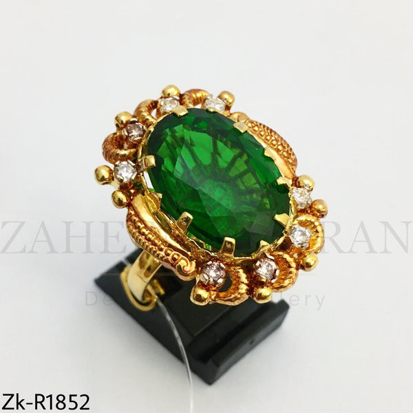 Emerald gold ring