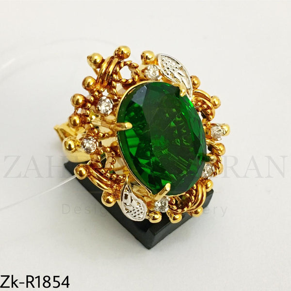 Emerald gold ring