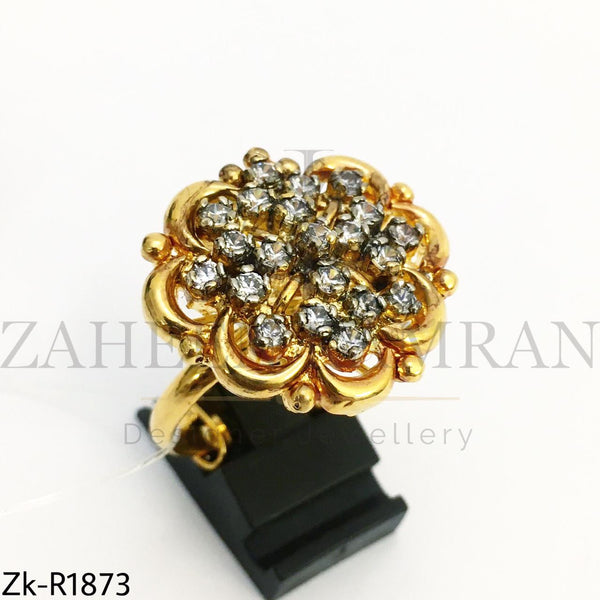 Zirconian gold ring