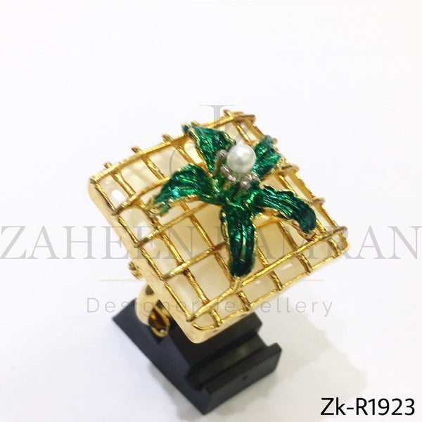 Star cage ring