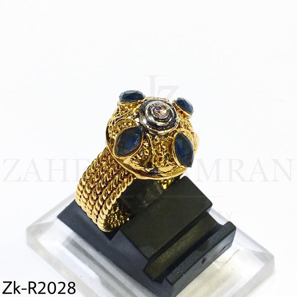 Twisted band ring